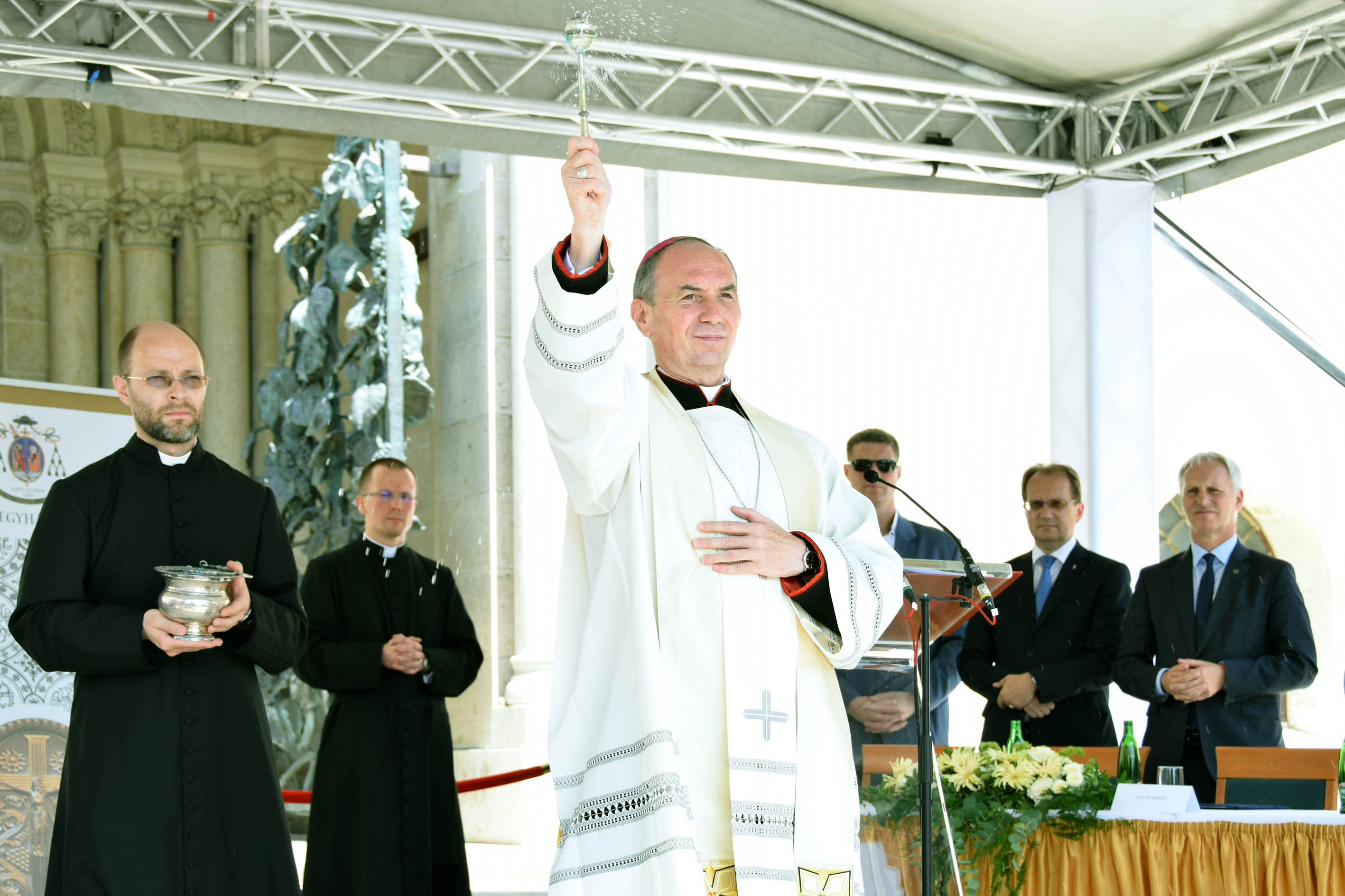 A felújított pécsi Dóm tér avatása 2019. június 22-én (KDNP fotó: Váli Miklós)