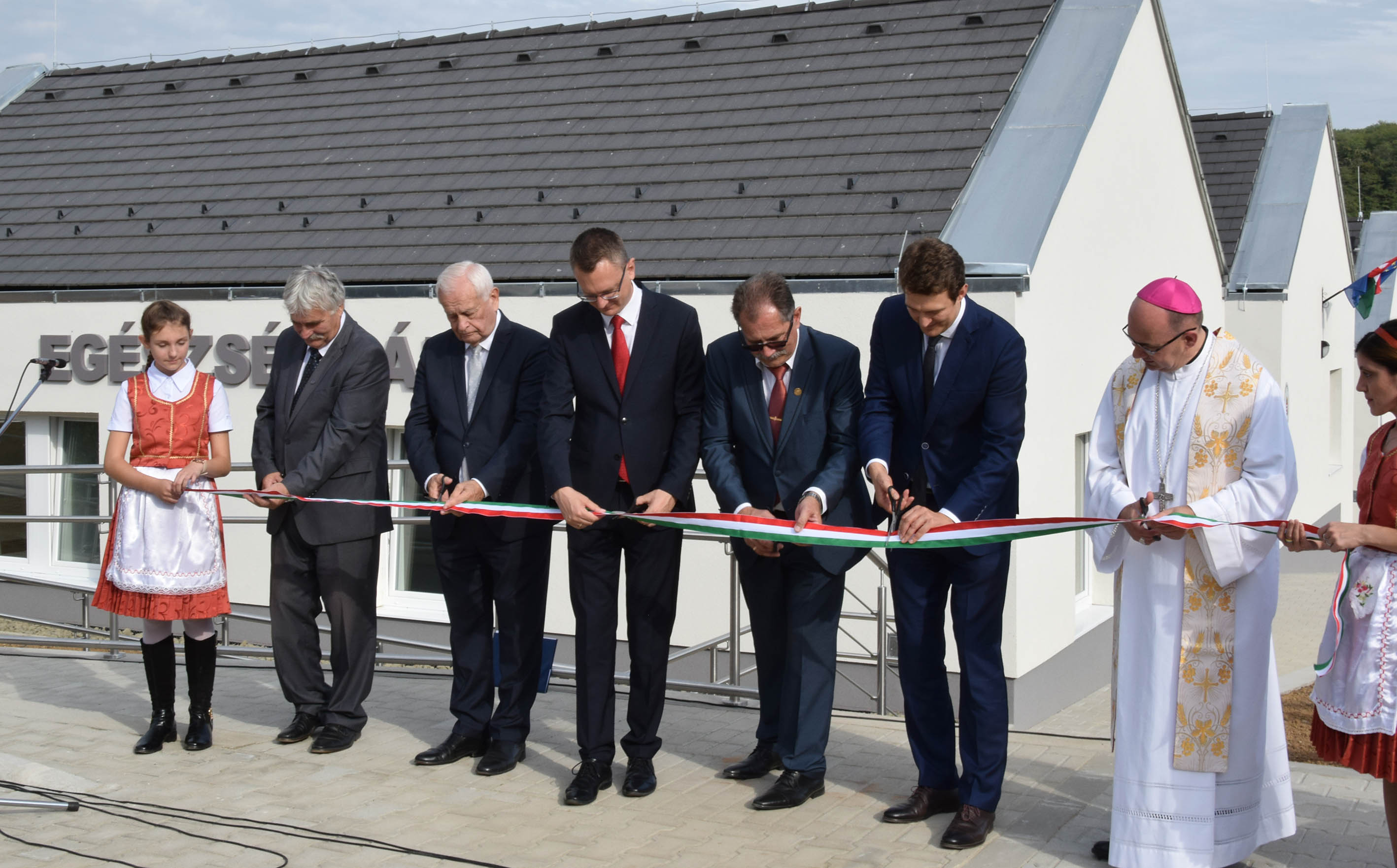 Kemencei egészségház átadása