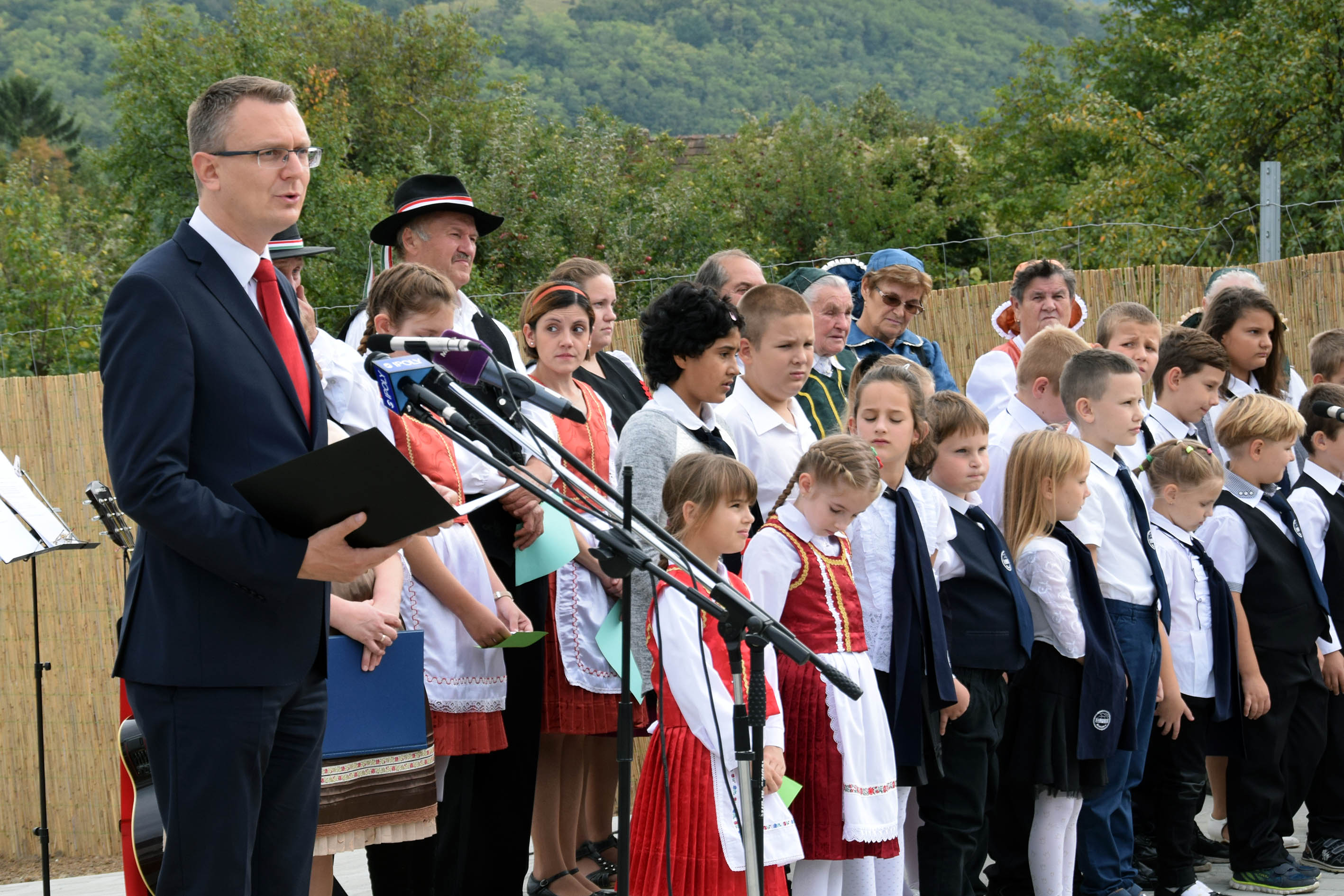 Kemencei egészségház átadásán