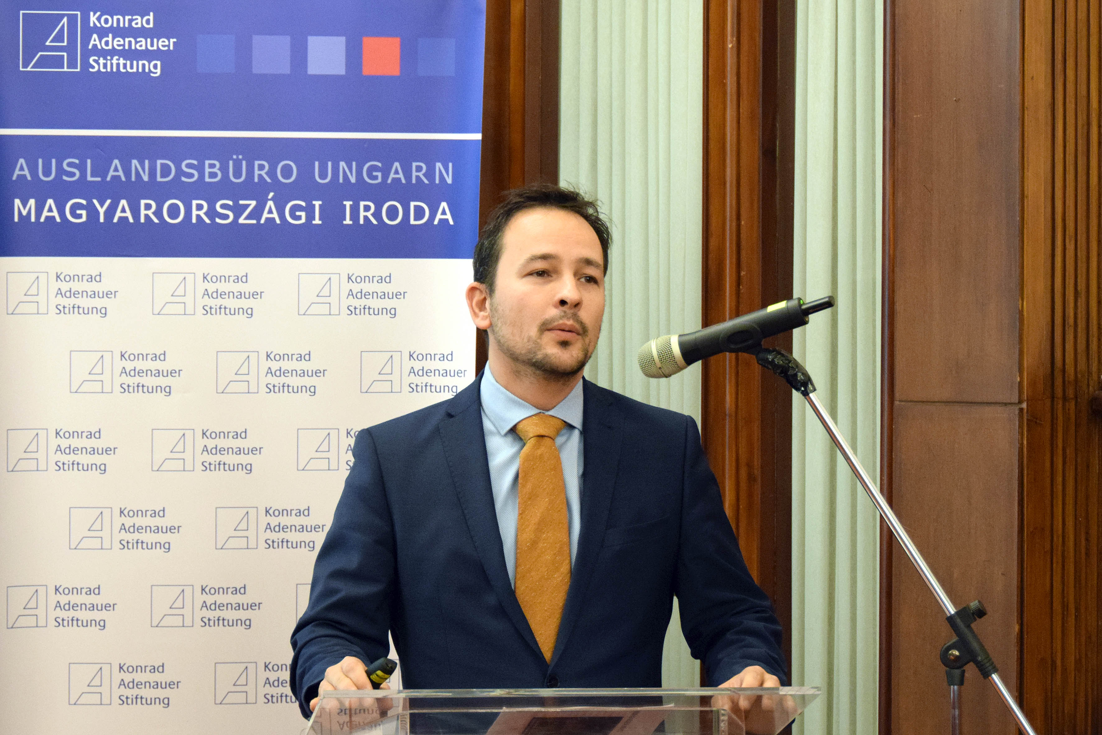 dr. Schneller Domonkos