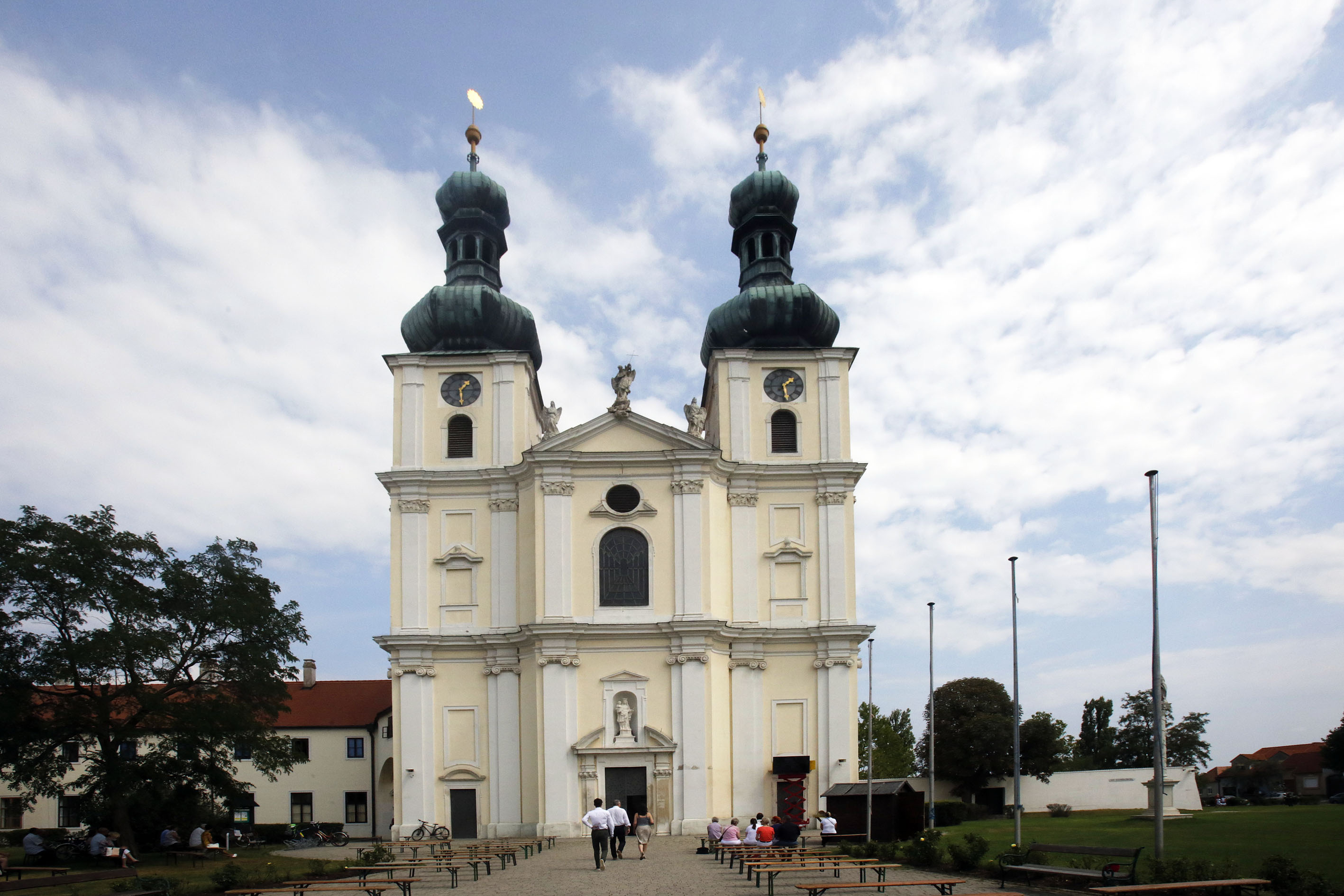 Magyar nyelvű mise Nagyboldogasszony napja alkalmából a burgenlandi Boldogasszony (Frauenkirchen) bazilikájában 2020. augusztus 15-én.