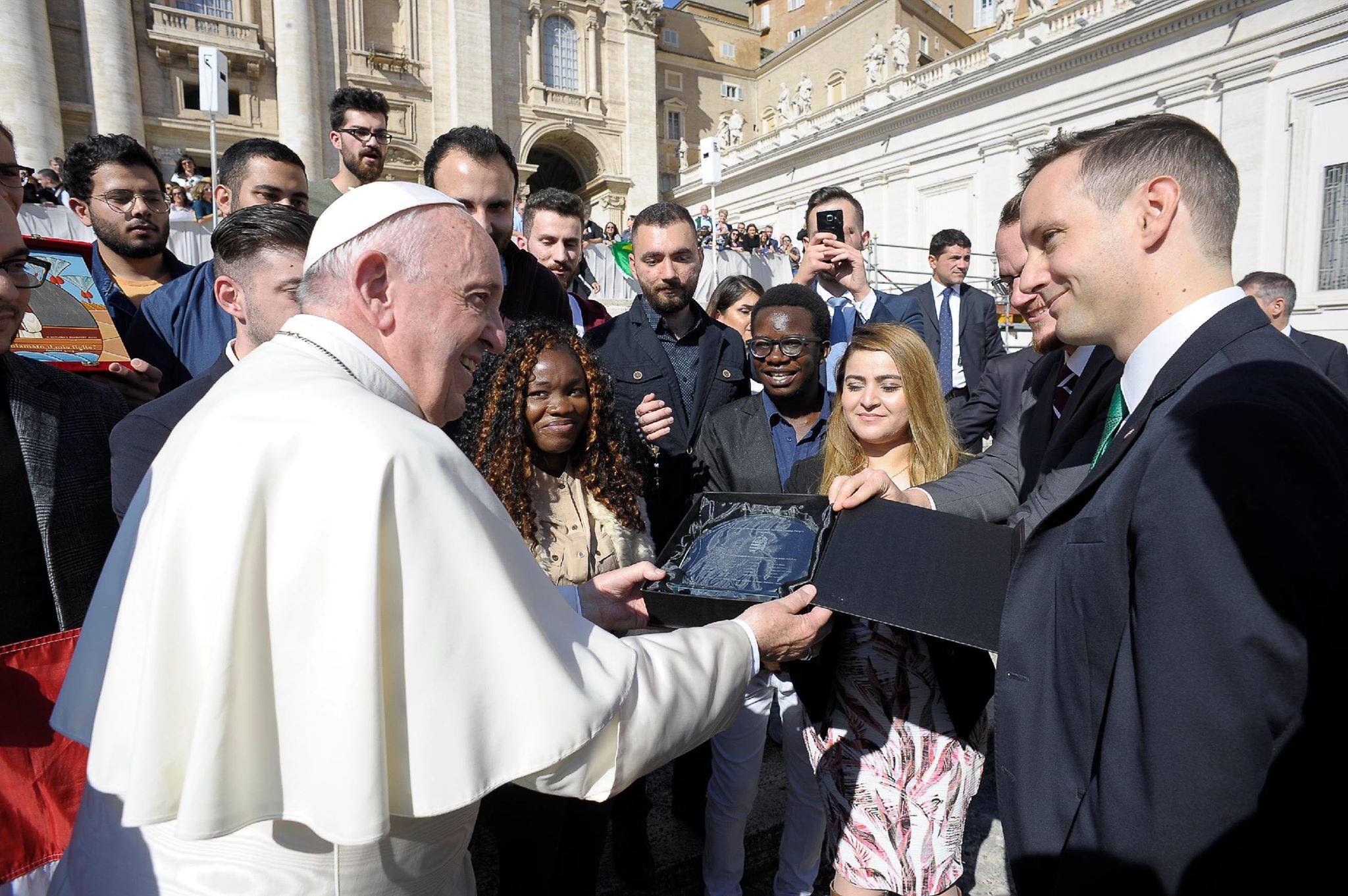 Ferenc pápa és Azbej Tristan
