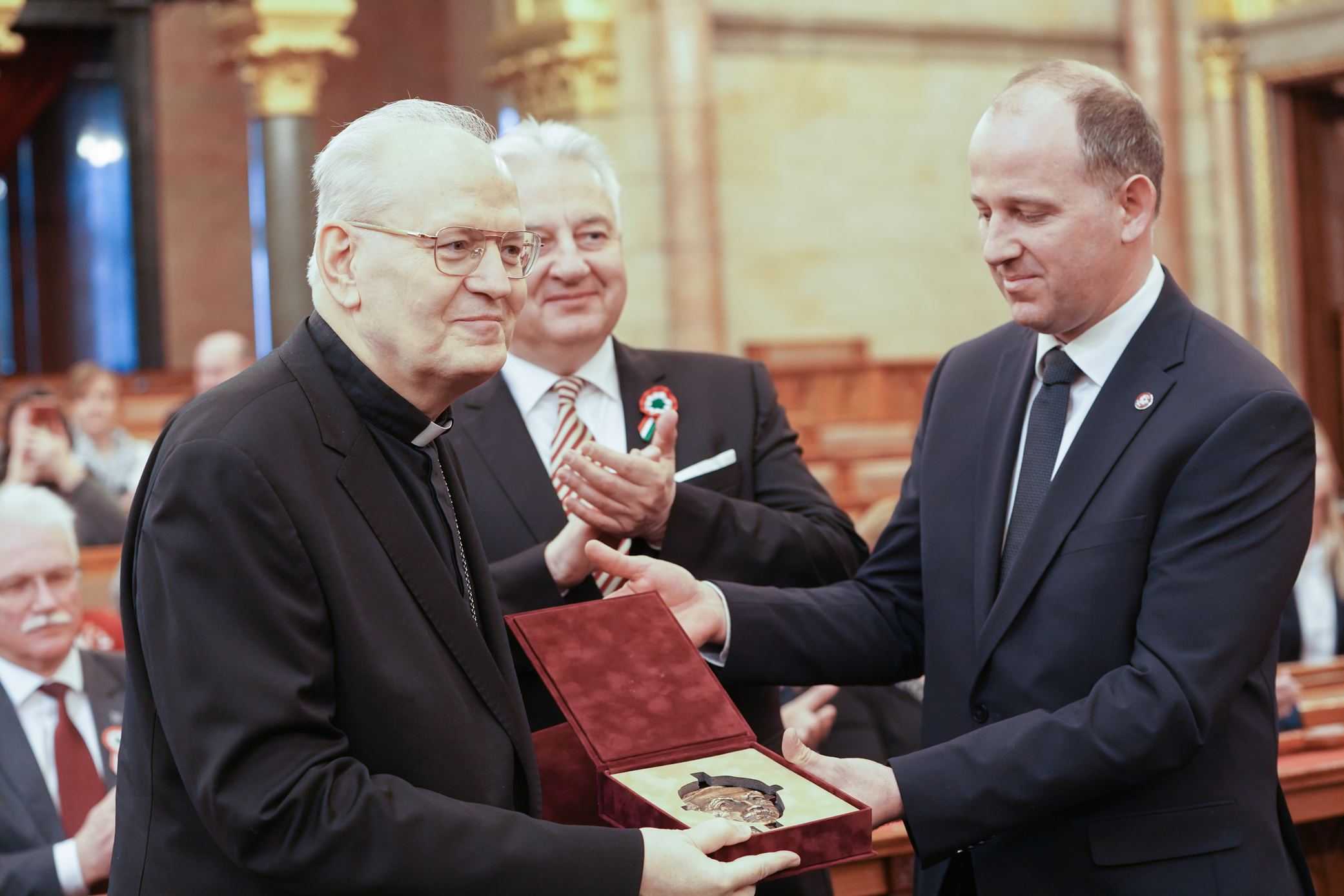 Erdő Péter kitüntetése