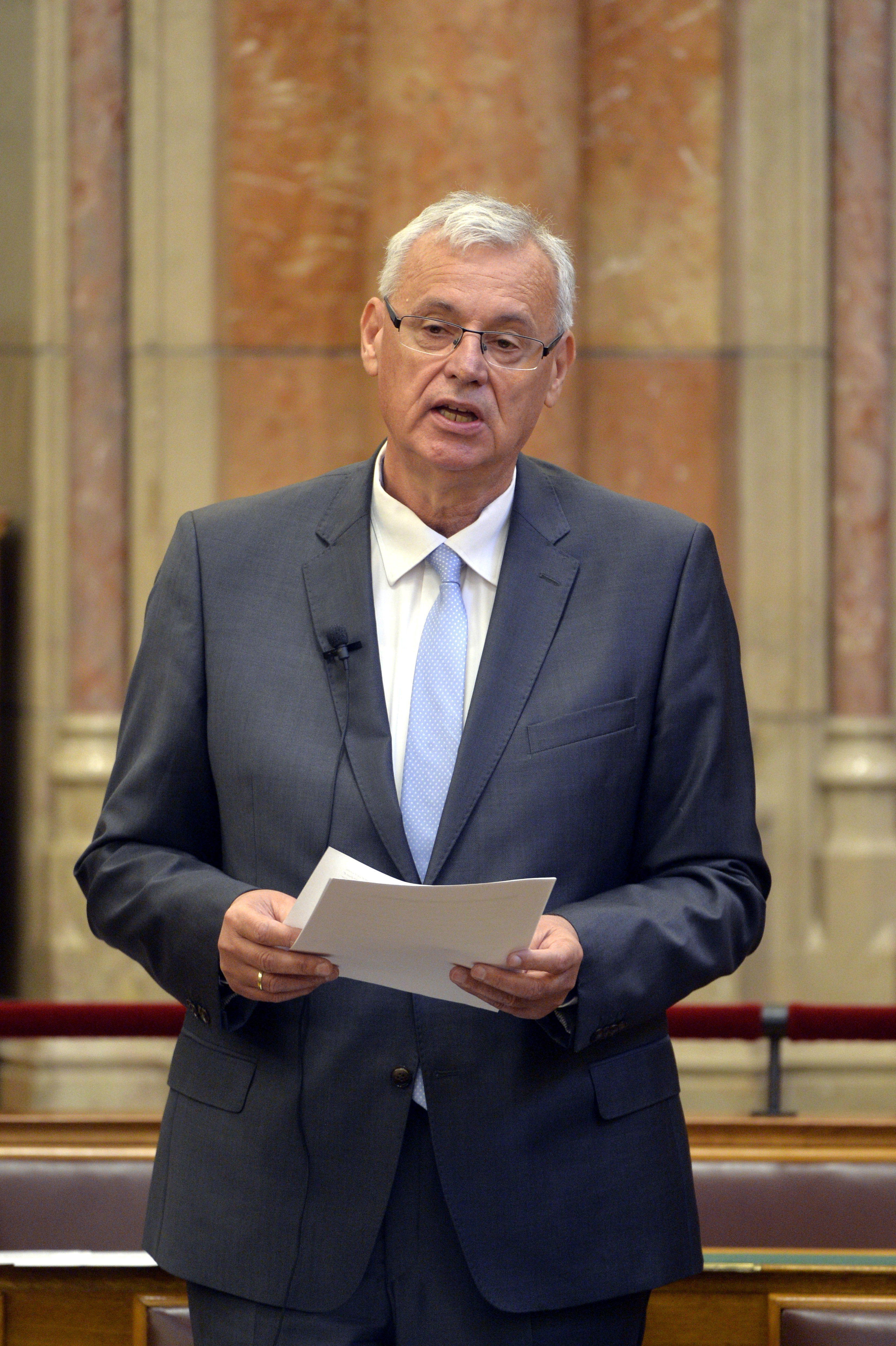 Aradszki András