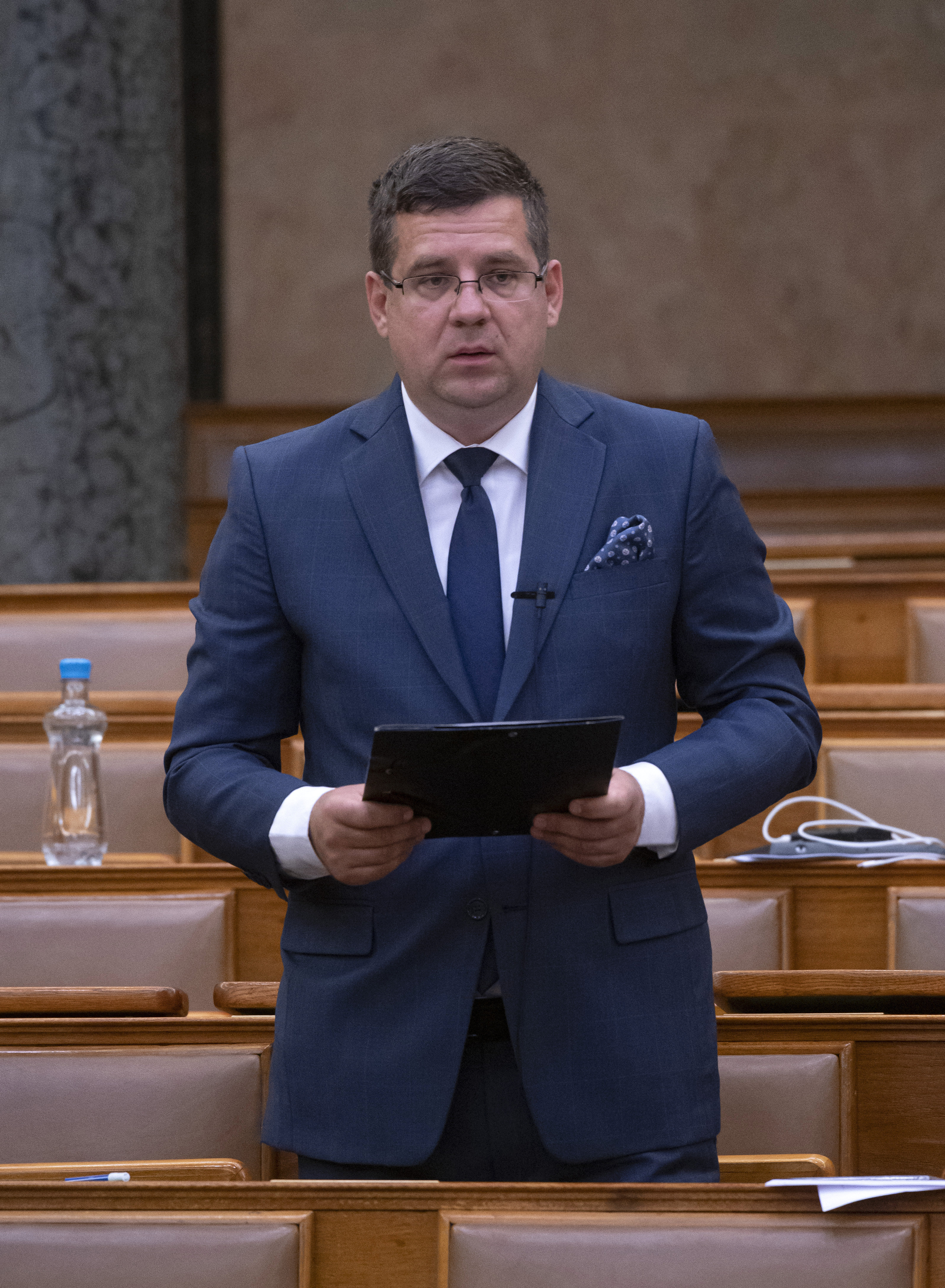 Seszták Miklós