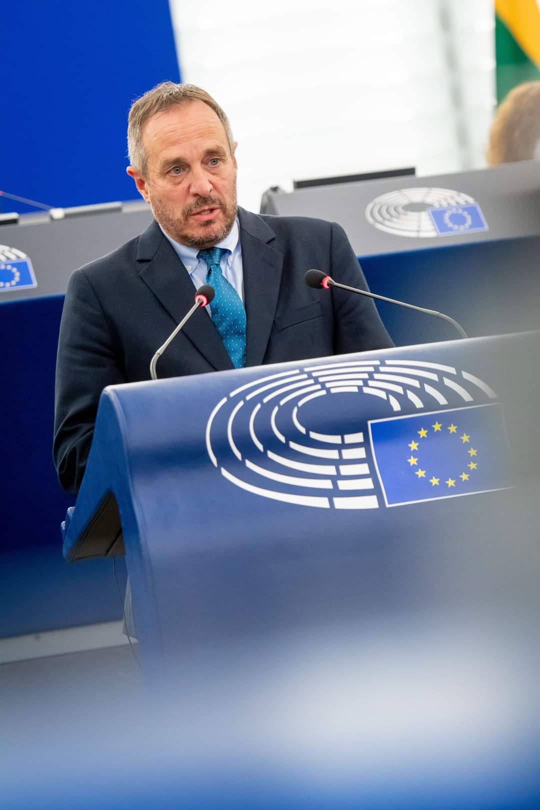 Hölvényi György