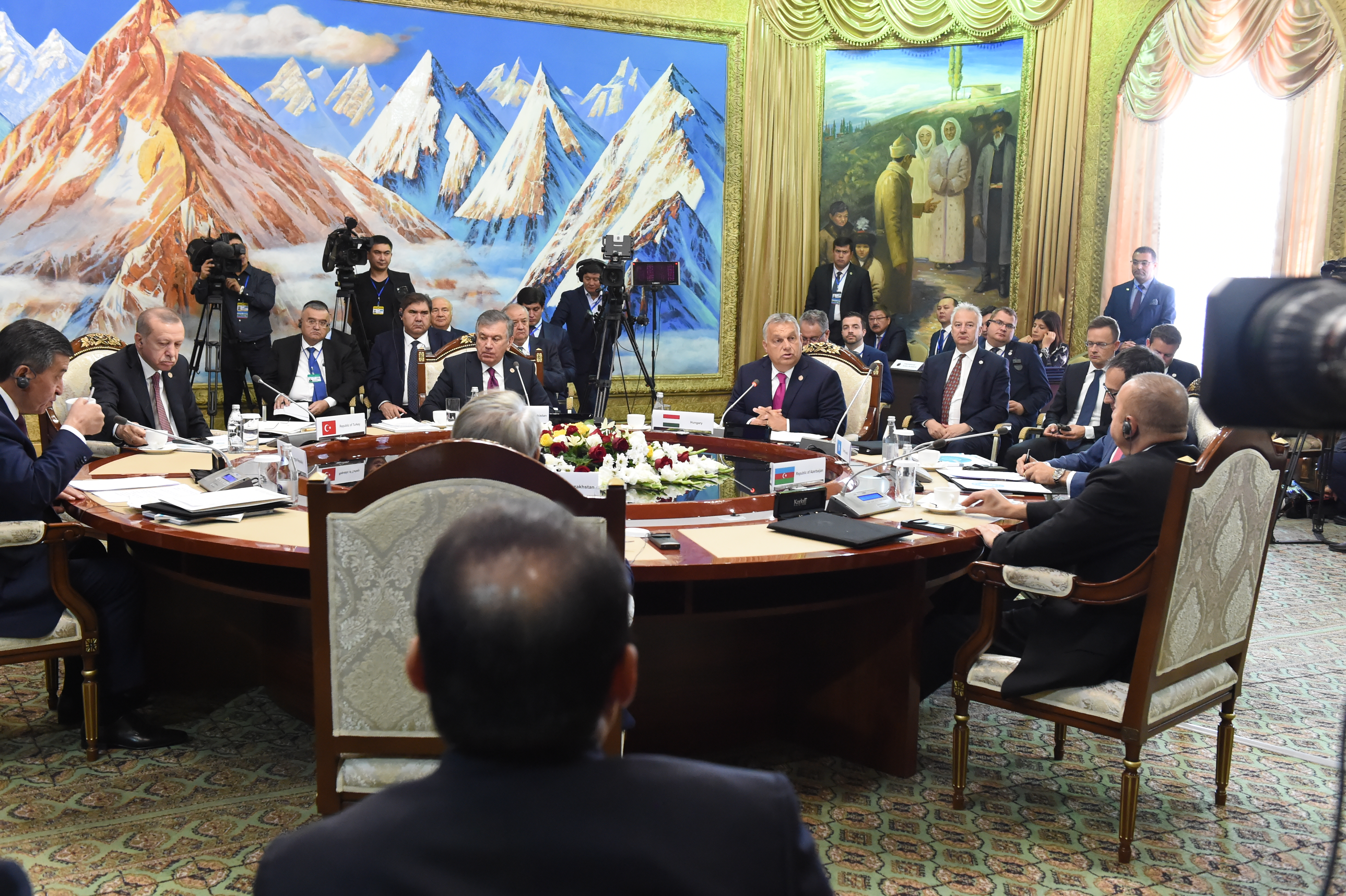 Orbán Viktor és Semjén Zsolt Kirgizisztánban