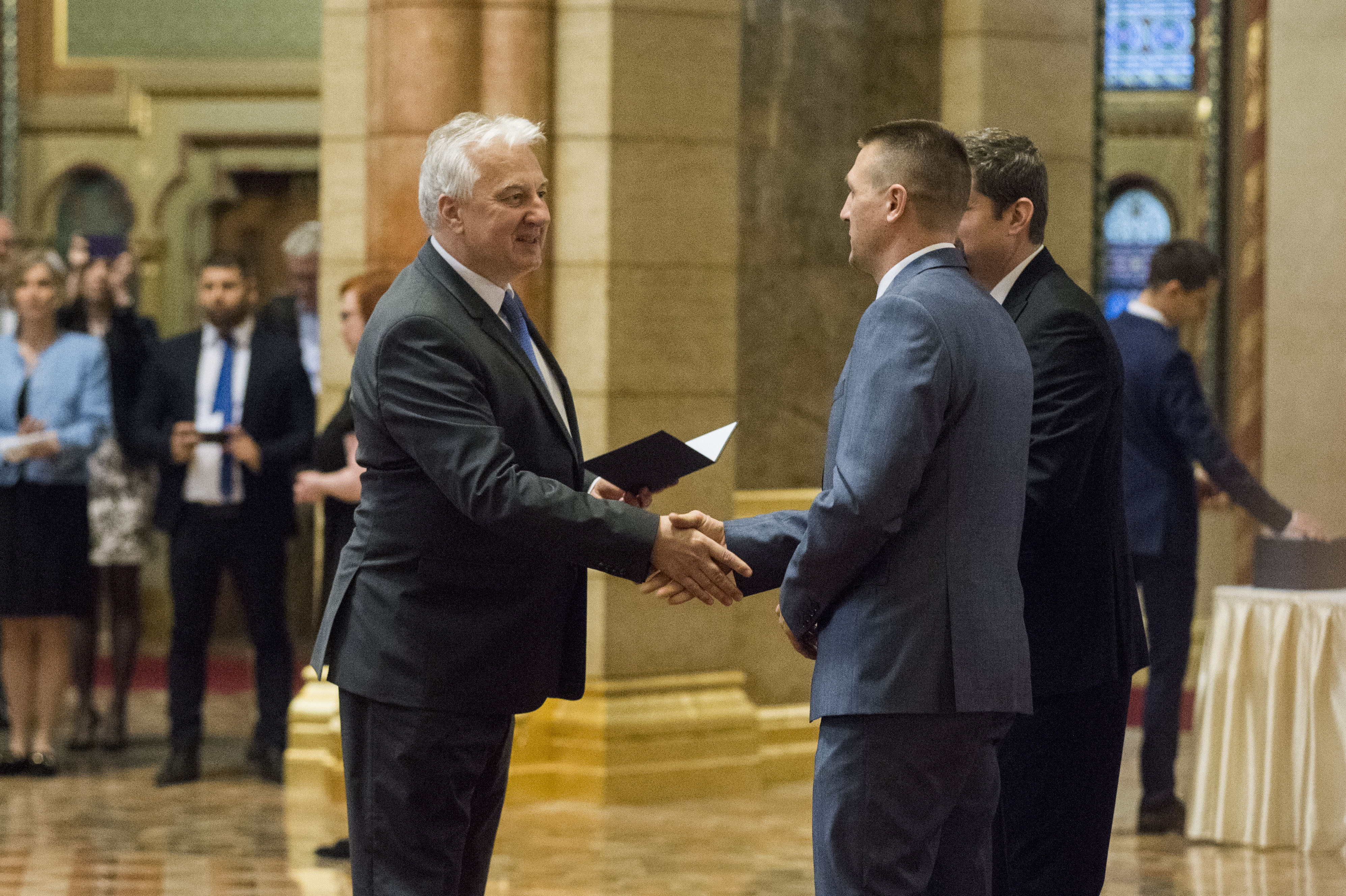 Semjén Zsolt is átvette mandátumát