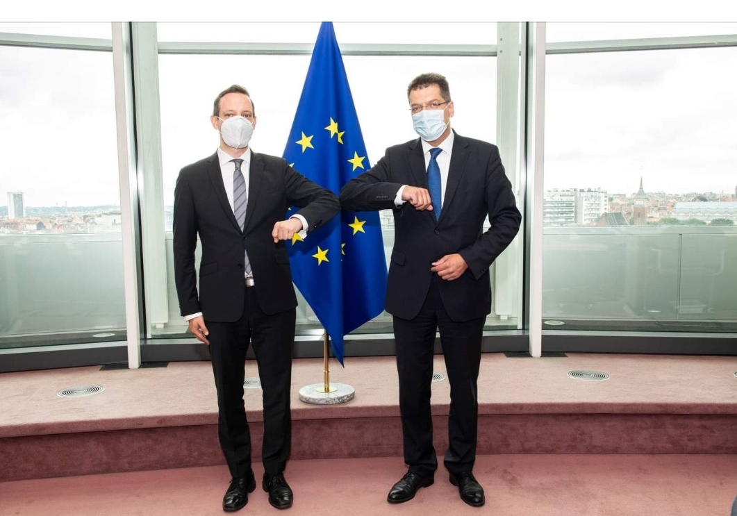 Azbej Tristan Brüsszelben