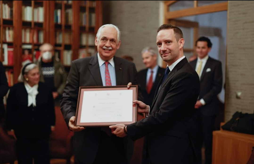 Azbej Tristan kitüntetése