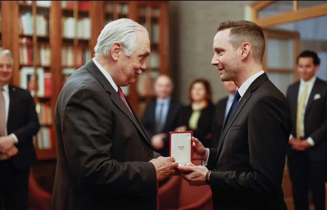 Azbej Tristan kitüntetése