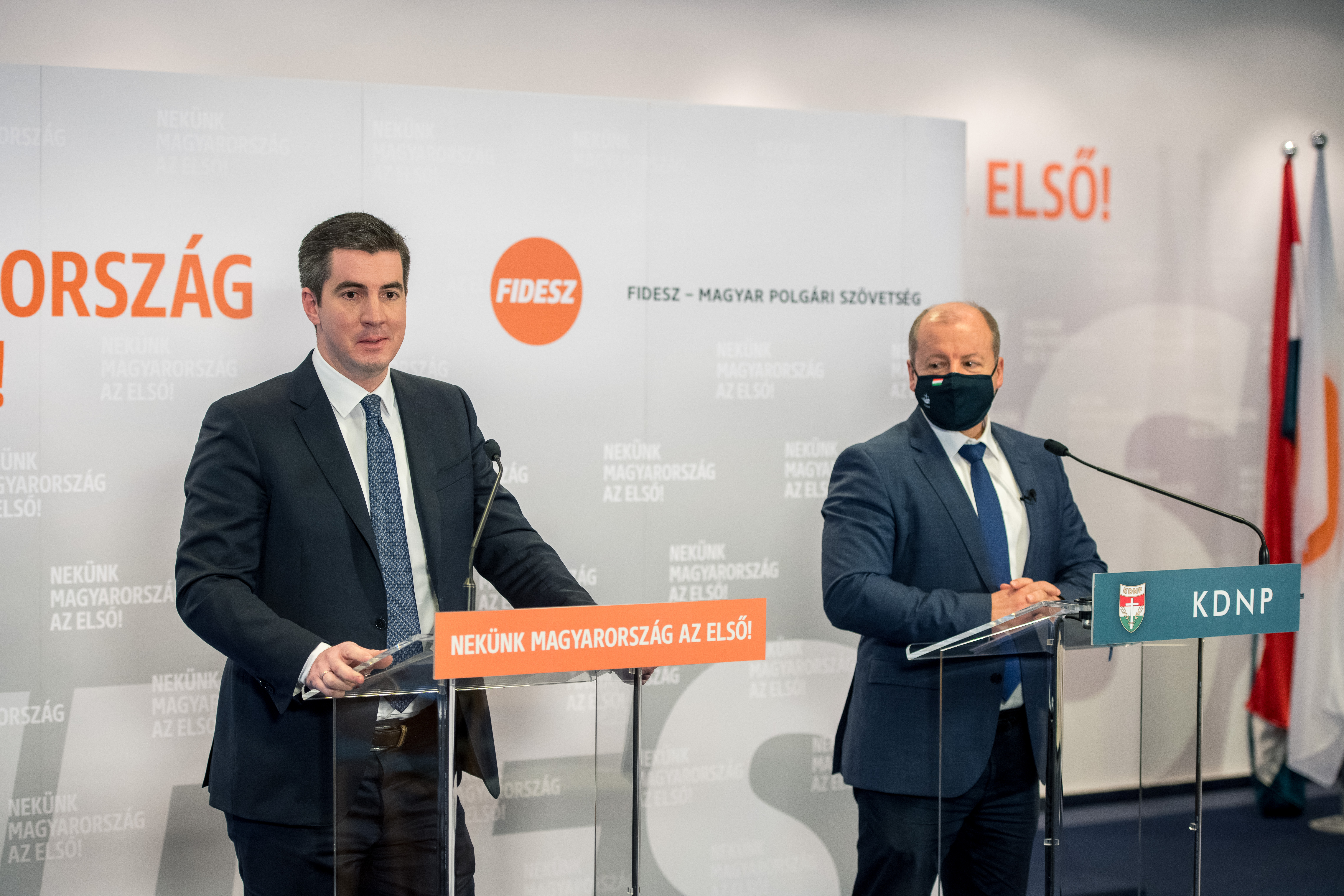 Sajtótájékoztató