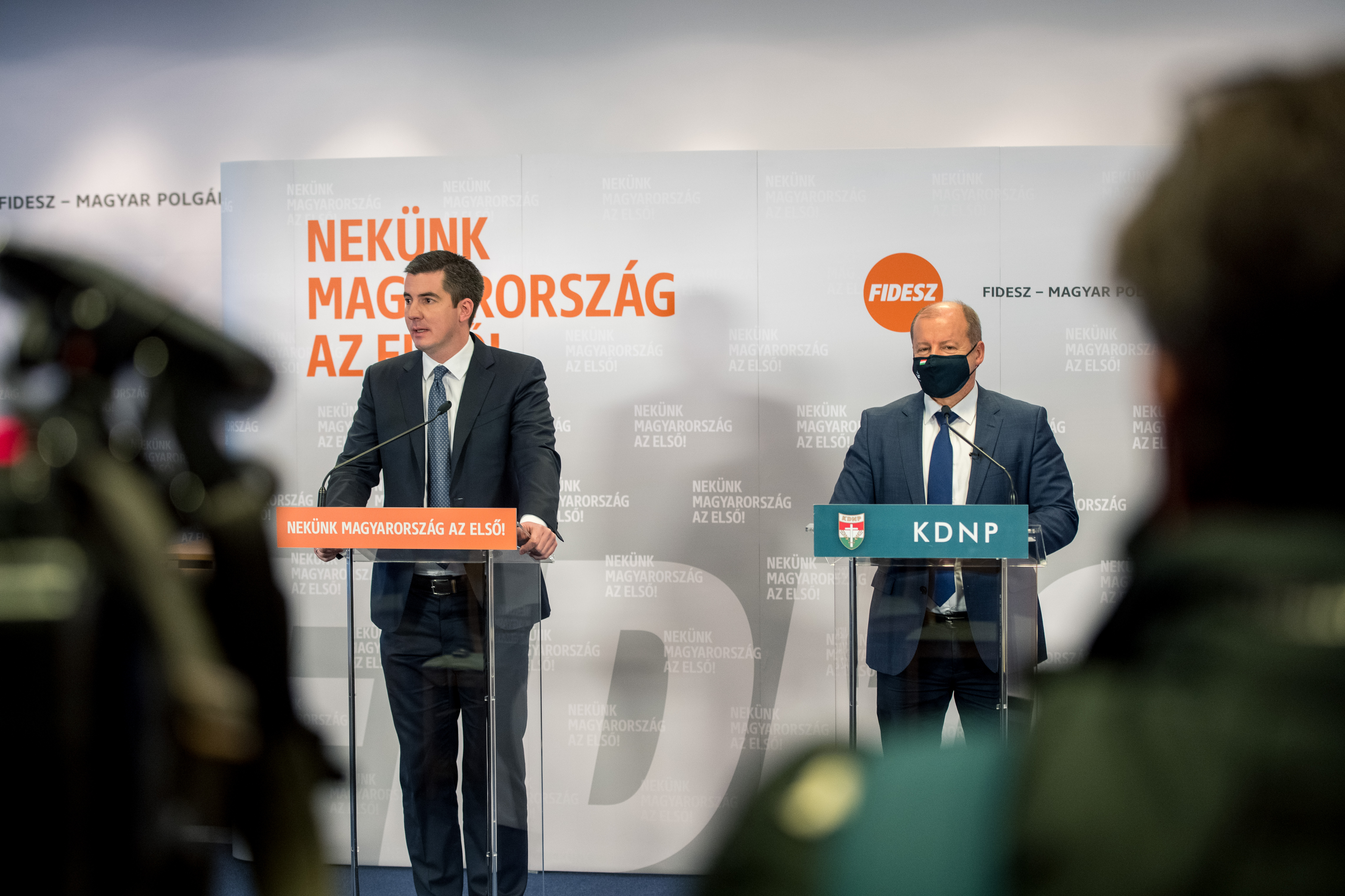 Sajtótájékoztató