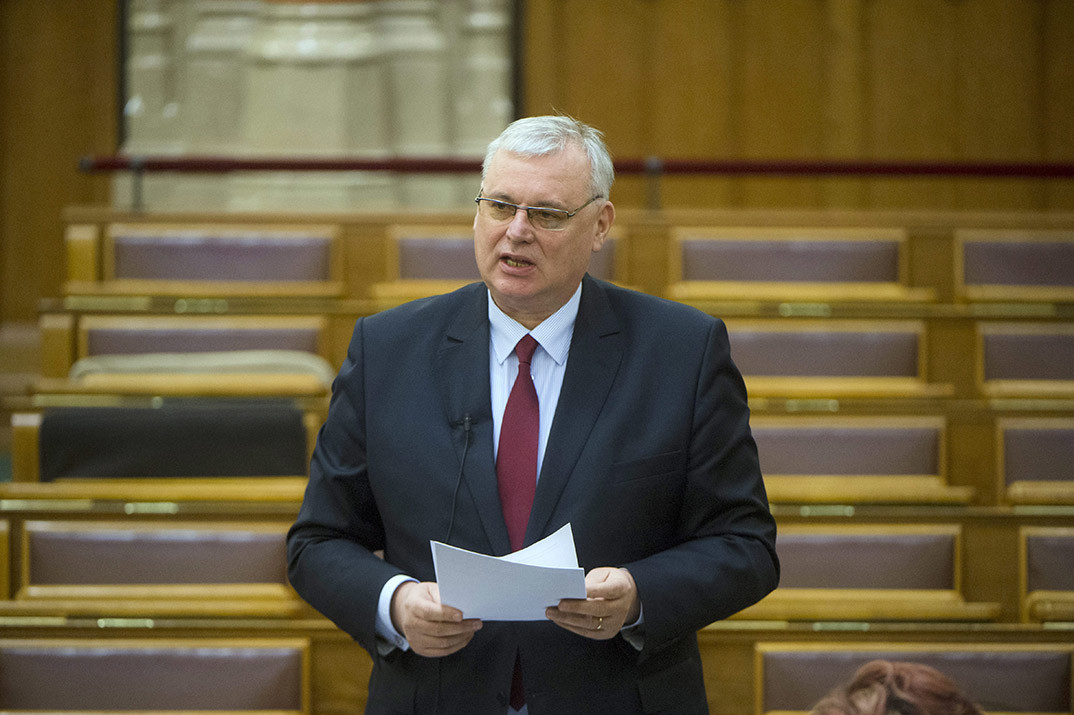 Aradszki András