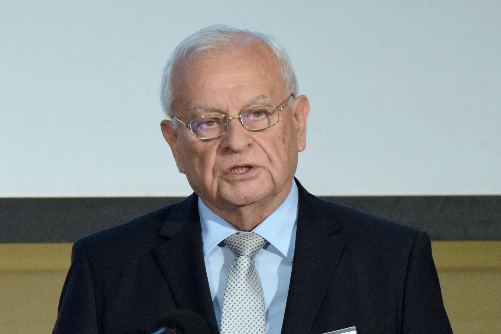 Harrach Péter