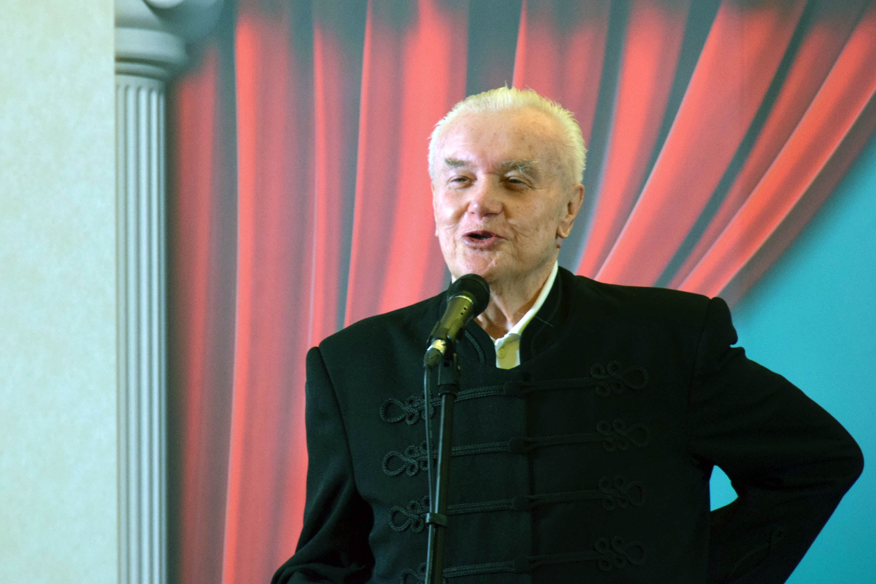 Csurka László