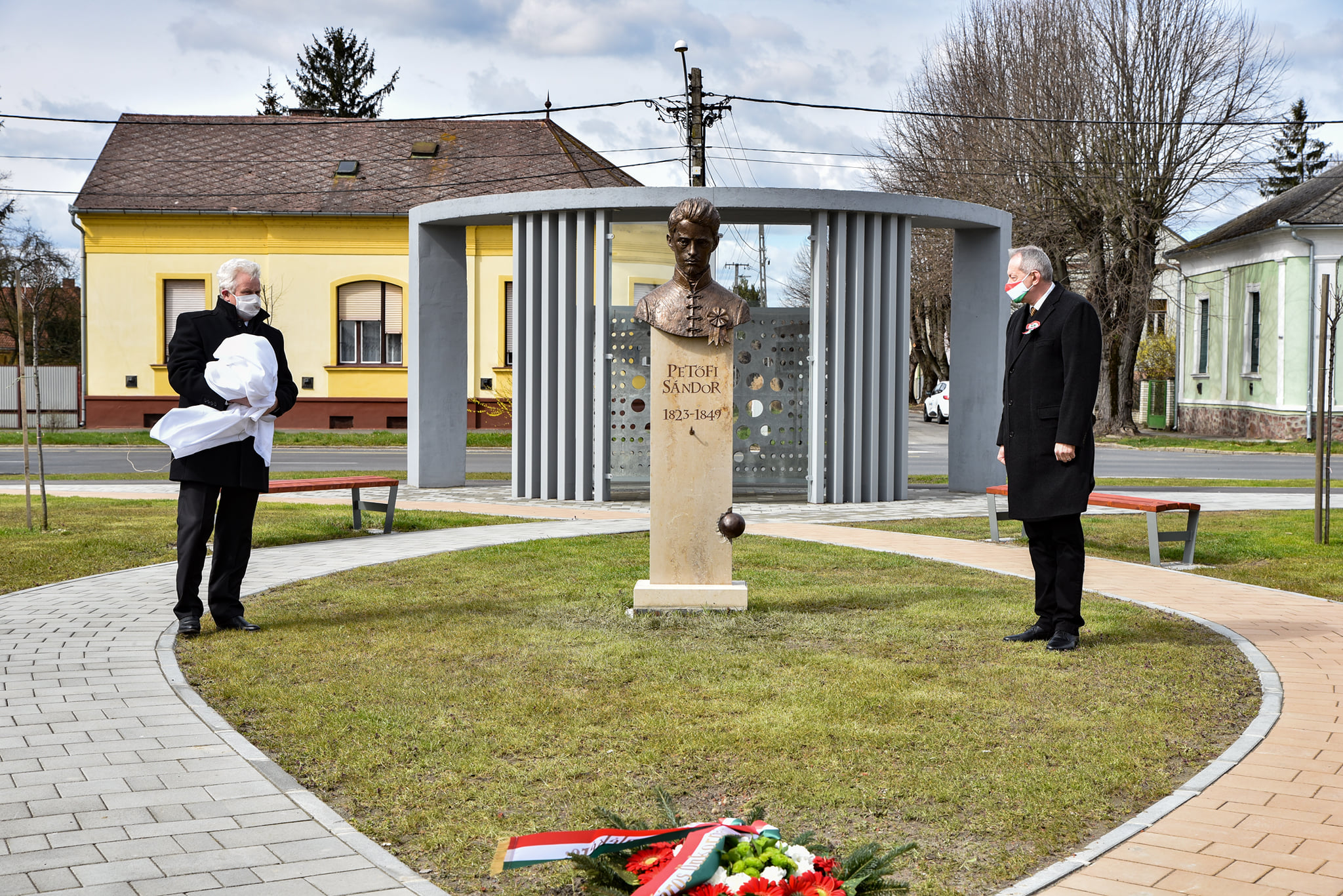 Szászfalvi László