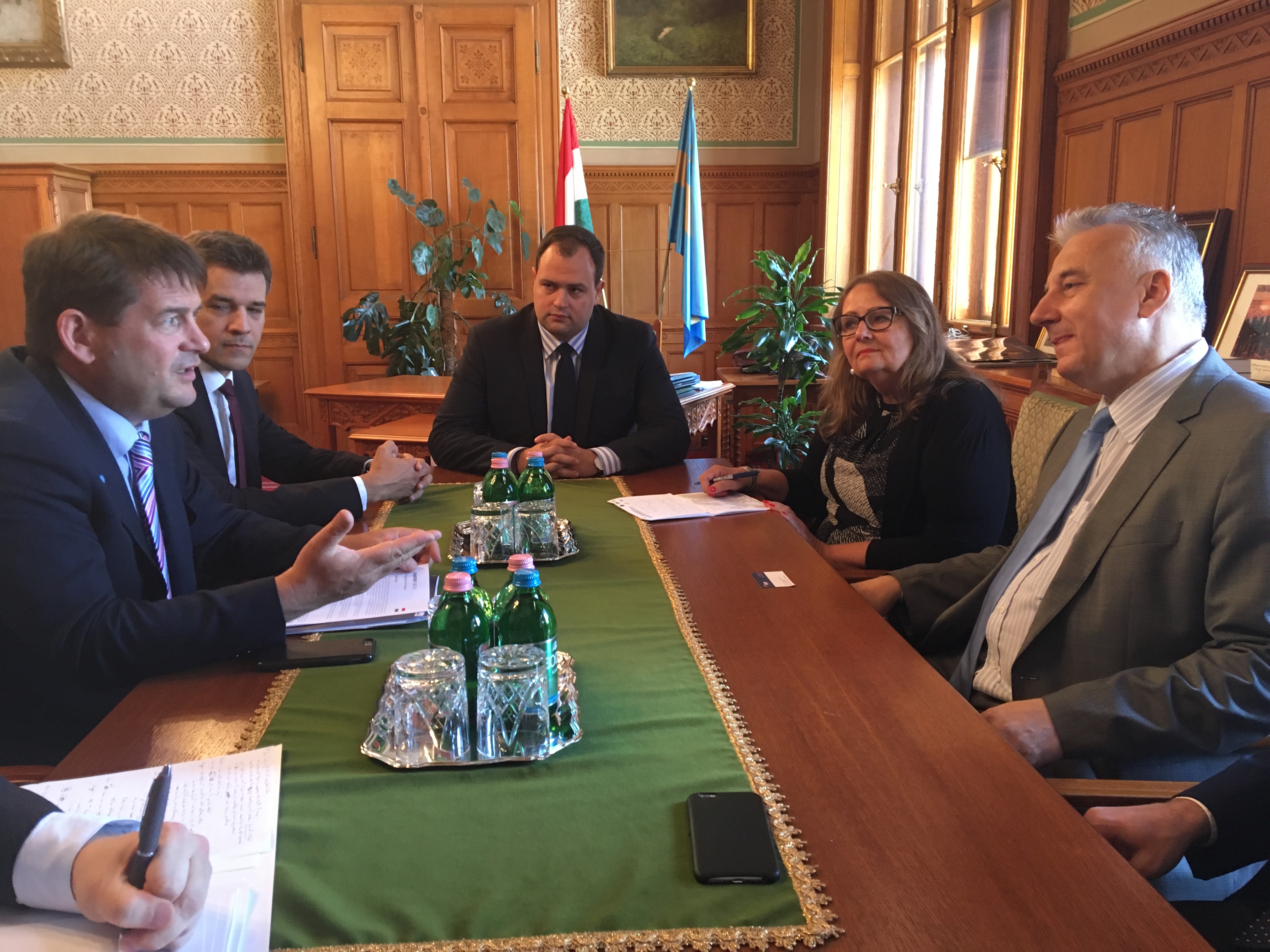 Semjén Zsolt és Dara Murphy