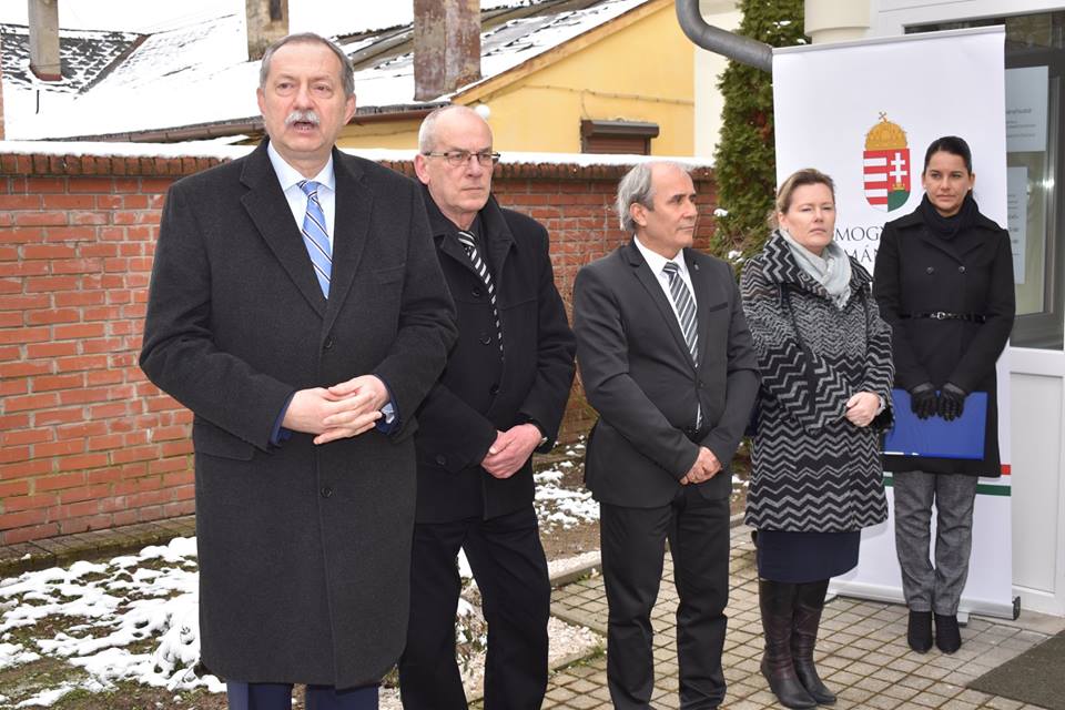 Szászfalvi László