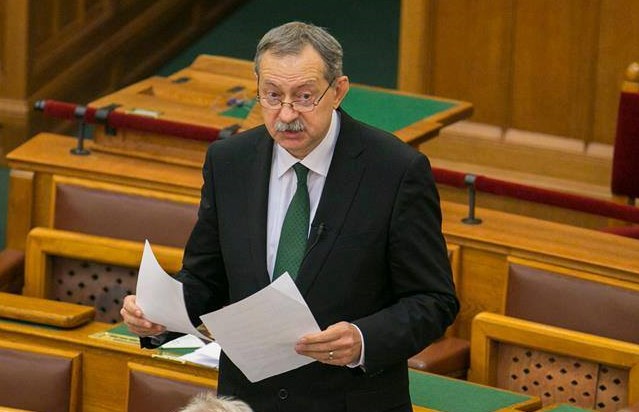 Szászfalvi László