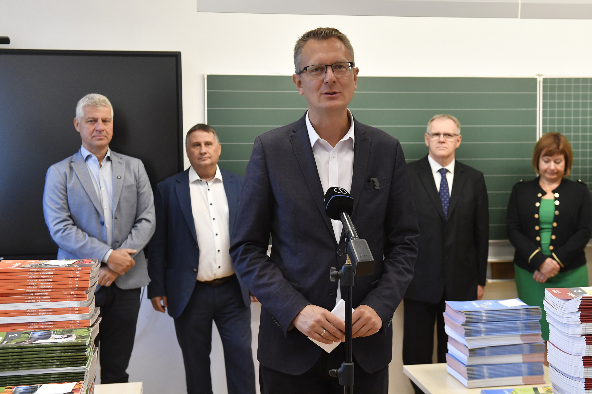 Rétvári Bence tankönyv