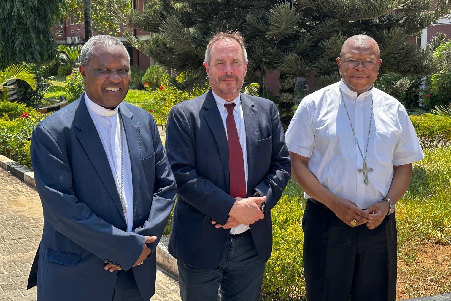 Hölvényi az Afrikai Püspökkari Konferencia (SECAM) vezetőjével, Fridolin Ambongoval és Antoine Kambanda bíborossal