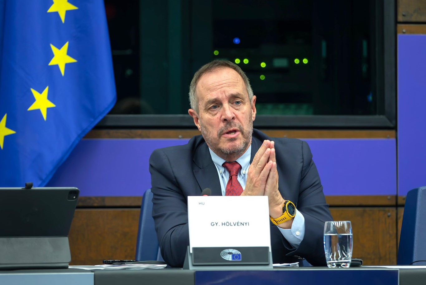 Hölvényi György