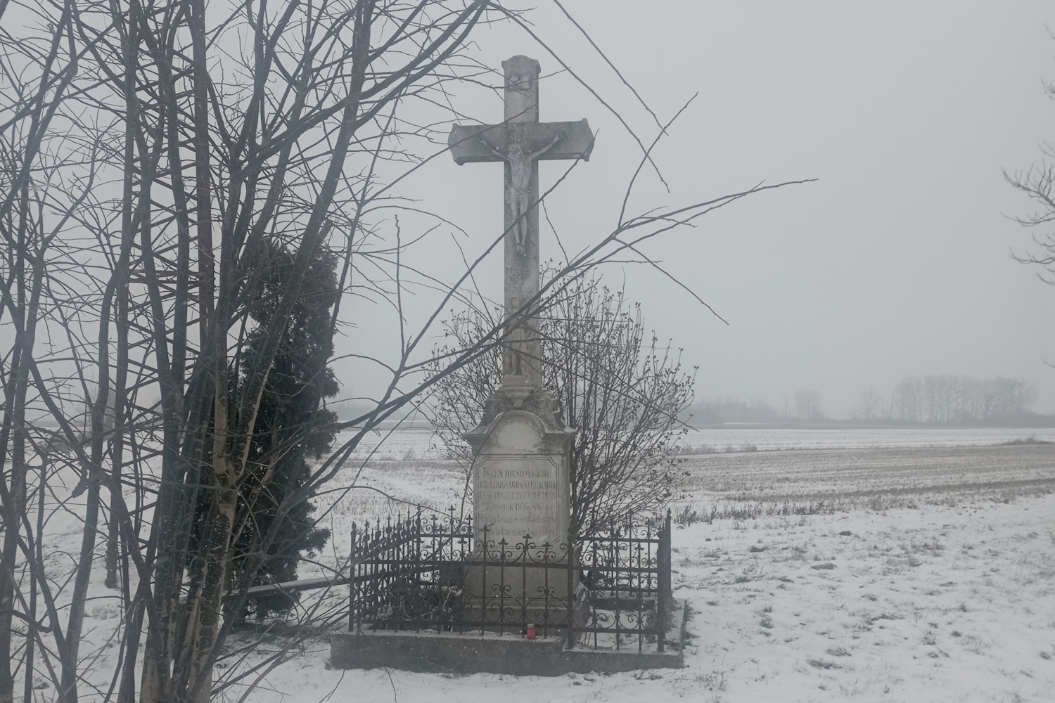 Kőkereszt Darnózseli határában