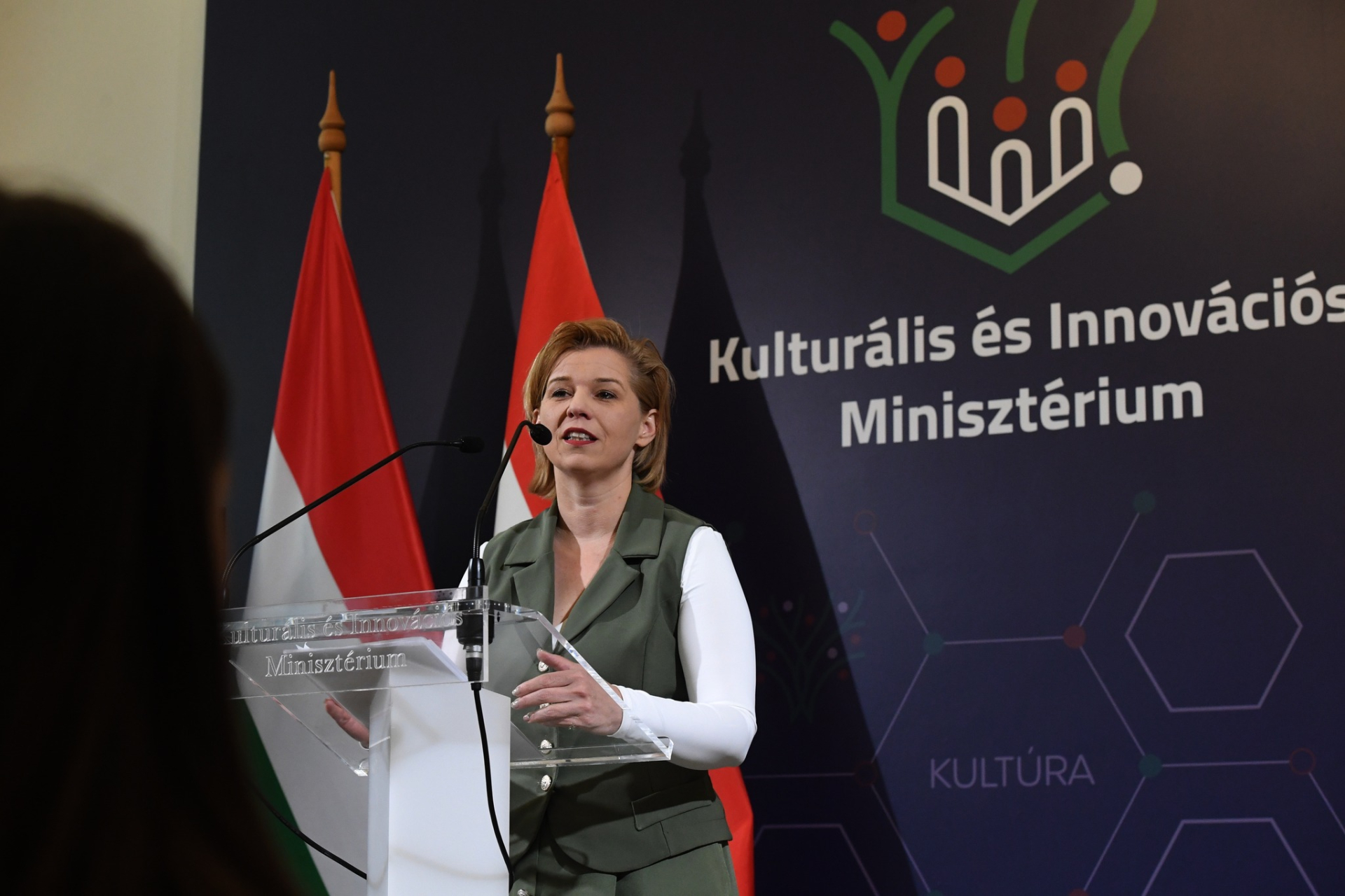 Varga-Bajusz Veronika